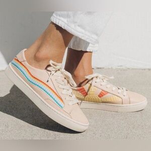 SOLUDOS Women’s Rainbow Wave Chill Out Sneakers